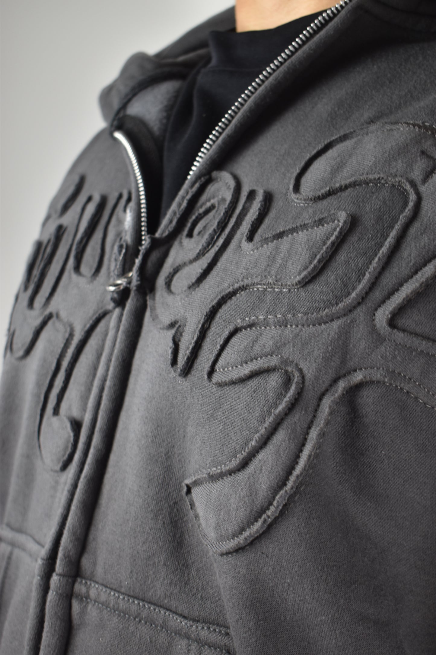 GILET "AMBITION" GRIS A ZIP - BRODERIE